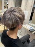 おしゃれメンズのハイトーンヘアカラー ツートンカラー