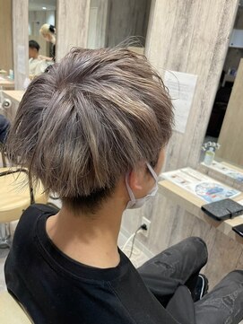 エヌアンドエー せんげん台店(N&A) おしゃれメンズのハイトーンヘアカラー ツートンカラー