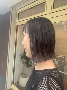 ヒュッゲ(Hygge) 切りっぱなしボブ+イヤリングカラー