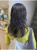 20代30代大人可愛いロングウルフくせ毛風パーマダークアッシュ