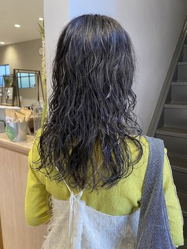 フェンヘアーアイス 中目黒(Fen.hair ici) 20代30代大人可愛いロングウルフくせ毛風パーマダークアッシュ