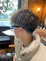 フォーコーナーズ(Four Corners)&nbsp;テーパーフェード×アップバング