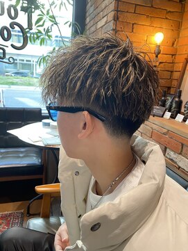 フォーコーナーズ(Four Corners) テーパーフェード×アップバング