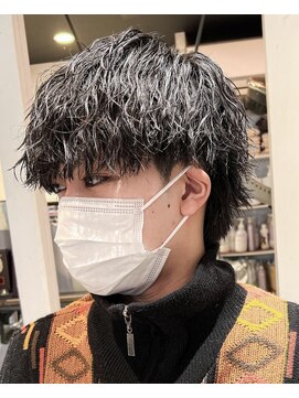 ヘアアンドフェイス ルースト(hair&face ROOST) センターパートウルフツイストスパイラルゆるめ