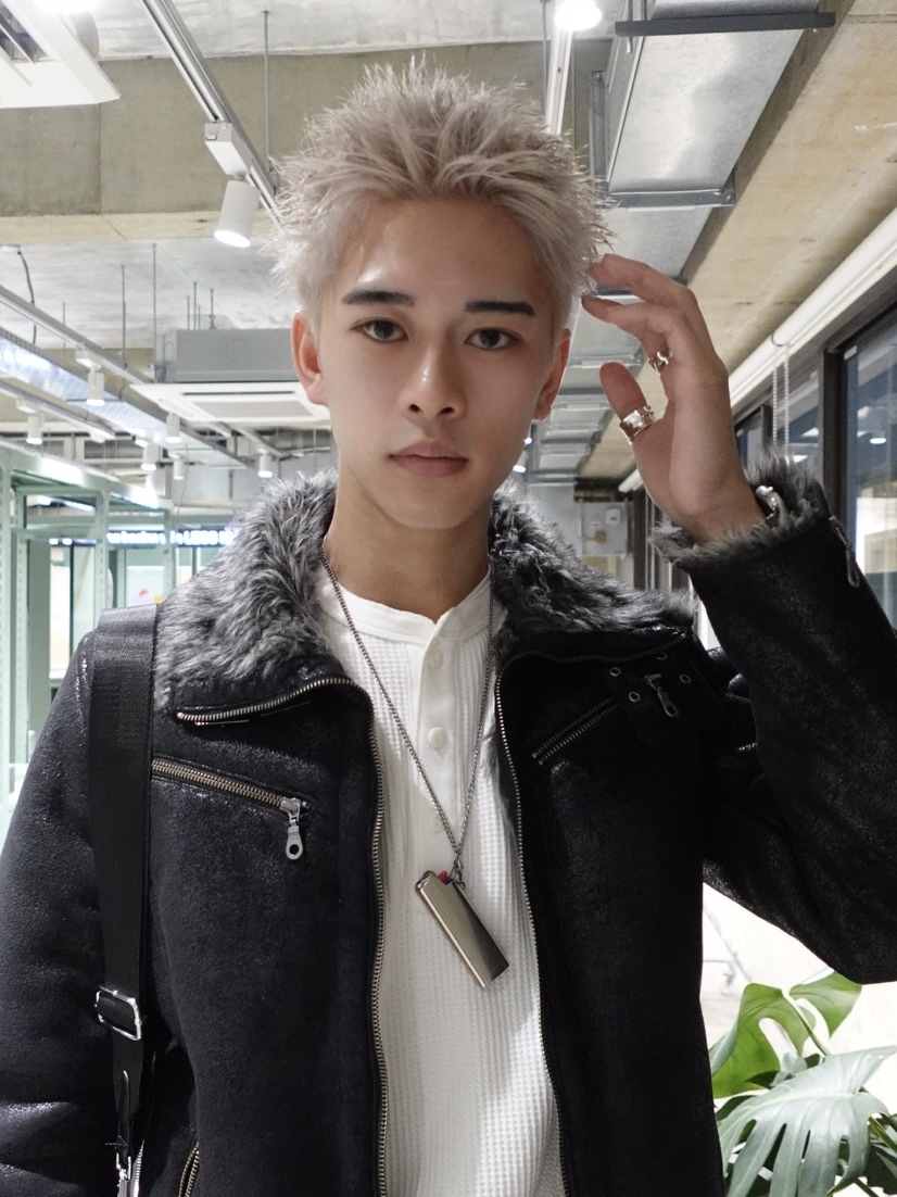 ホワイトベージュスパイキーショート