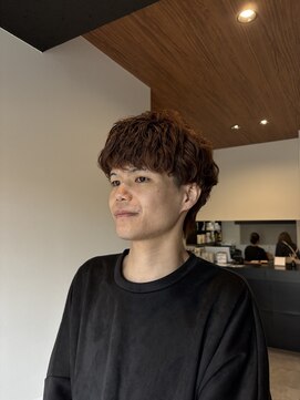 スリー バイ ザサロンフジサワ(THREE by the salon fujisawa) メンズ細かめパーマ