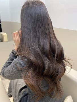 シュヴーブリヤン(cheveux brillants) 『柔らかなウェーブと艶が作る大人清楚なロングヘアスタイル』