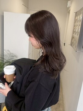 エイチ(811) アンブレラカラーアッシュグレーベリーショート切りっぱなしボブ