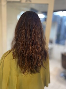 アズーア ヘアーアンドスパ(azure hair&spa) 透け感ブラウン×ゆるウェーブロング