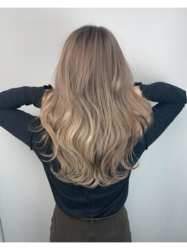 キラ(KIRA) ミルクティーカラー