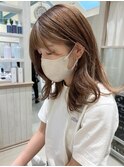 ベージュ