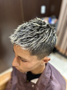 ヘアーモードキクチ 神田日銀通り店 ホワイトメッシュ