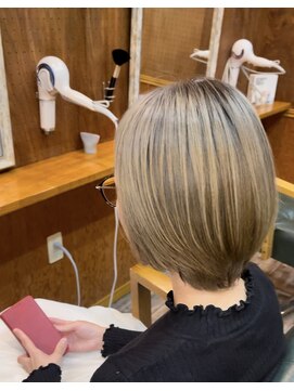 ヘアーサロン アトリエ(Hair salon ATORIE) ショートボブブリーチカラーシャドウルーツミルクティーベージュ
