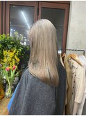 ベージュ