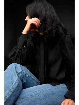 アンアタッシュ(UNE ATTACHE) シンプル×華やか。黒髪パーマが魅せる二面性のエレガンス