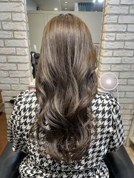 ルームス(ROOMS) グレージュカラーで白髪ぼかし