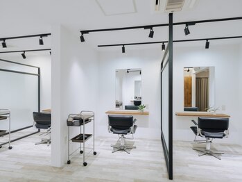 ディア 平塚(diar)の写真/9月下旬に内装工事を行いリニューアルオープン☆半個室のプライベート空間で周りを気にせずリラックス♪