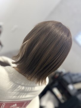 ニカ(Nica.) 切りっぱなしボブインナーミルクティーグレージュ