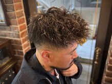 フェード×ツイスパで魅せる定番バーバースタイル <理容室>[メンズ/シェービング/ヘッドスパ/田町/芝浦]