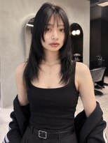 シティ オモテサンドウ(CITY omotesando)&nbsp;黒髪ハッシュカット×顔まわりウルフ レイヤーカット