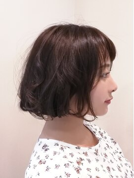 キキ(KIKI) セミロングをボブにアレンジ
