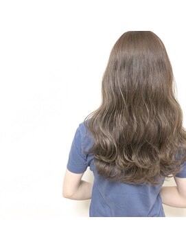 ネイヴィル(navile) ナチュラルベージュ×波巻きロング