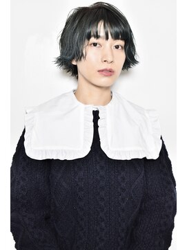 ヒアカアヴェダ 天神VIORO (Heaka AVEDA) ダークカラーの外はねショートボブ【20代/30代/40代】