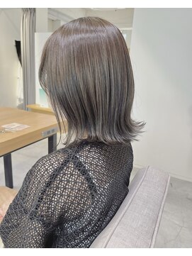 ルイス 宝塚(Luis) 大人可愛い20代30代40代 切りっぱなしグレージュ