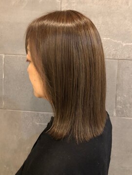 ディスコネクト(DISCO-N-NECT) 白髪ぼかし　ハイトーン　ベージュ　艶感　30代40代　透明感