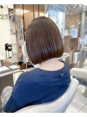 首が細く見えるボブ