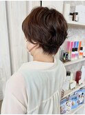 福山市美容師求人スタッフ募集大人可愛いふんわりパーマショート