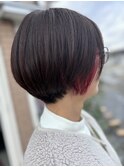 イヤリングカラー　赤　ブリーチ　刈り上げ女子