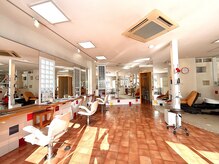 広々とした明るい内観で居心地もいいです。