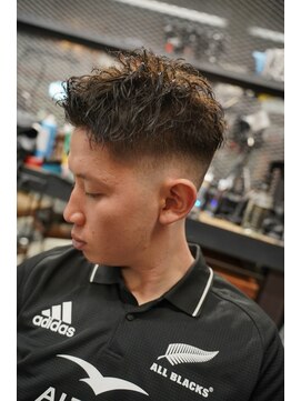 フォーコーナーズカットショップスリーセント 栄(FourCornersCutShop 3/cent) フェードショート