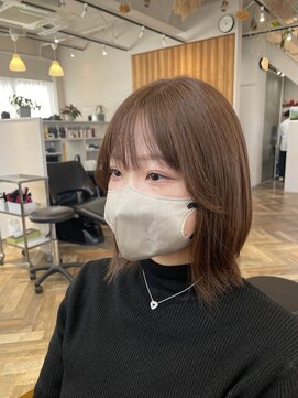 ミルクティーベージュクビレスタイル