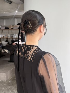 ウーフ(U-fu) タイト三つ編みシニョンアレンジ