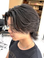 リベラル(liberal)&nbsp;センターパートウルフ毛流れパーマ