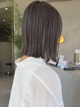 ニジュウサンド ナダーン(23° NADAUN) ダークグレージュ