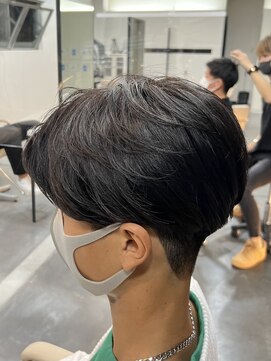 バース バイ ハピネス(BIRTH by happiness) 刈り上げ高めのニュアンスセンターパート