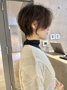 アンダーバーホワイト(_WHITE) 大人可愛い20代30代40代インナーカラー小顔ショートボブ