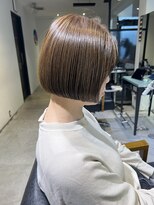 トレス(TRESS)&nbsp;大人ボブ　ベージュカラー　切りっぱなしボブ　ミニボブ