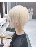 ホワイトブロンドツーブロックマッシュ ロングウルフカット