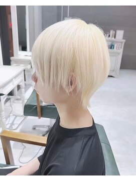 デイズ(days) ホワイトブロンドツーブロックマッシュ ロングウルフカット