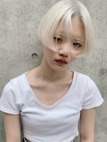 ピークアブー 原宿ハラカド(PEEK-A-BOO)&nbsp;ハイトーンショート/金髪ショート/抜きっぱなし/ホワイトカラー