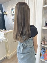 キャアリー(Caary)&nbsp;福山Caaryさら艶ストレートロングくすみベージュイルミナカラー