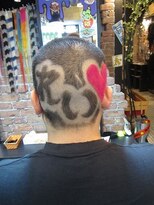 ミミック (mimic)&nbsp;バリカンアート。ボウズヘアー。