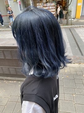 アオゾラヘアーナ ミキザカ アンド パレード(AOZORA HAIR namikizaka＆parade) 切りっぱなしボブ×ネイビー