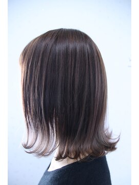 モネロ(monero) 外ハネ ミディアムボブ