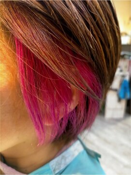 ネージュヘアー(Neige hair) イヤリングピンク×小顔ショート【大分/萩原】