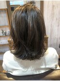 大人可愛いくびれミディ3Dカラーべージュハイライト